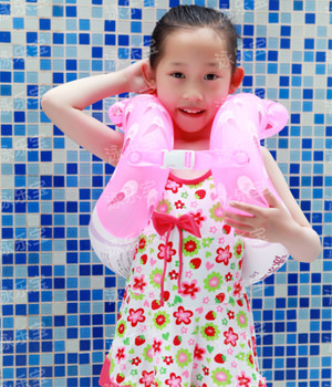 夏季為寶寶選泳衣有竅門